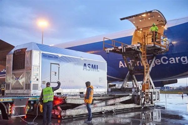 ASML：中国已有近1400台ASML光刻机